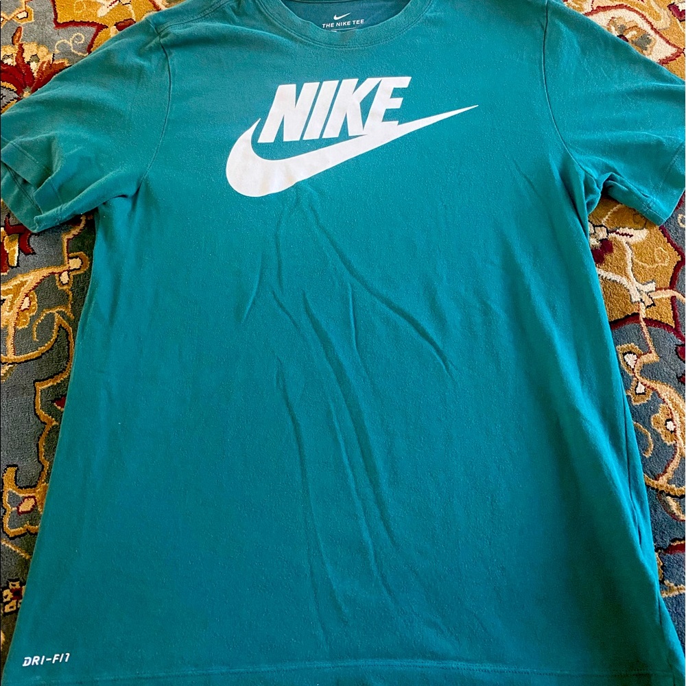 Mens Green Nike Dri -Fit Tee size Medium!